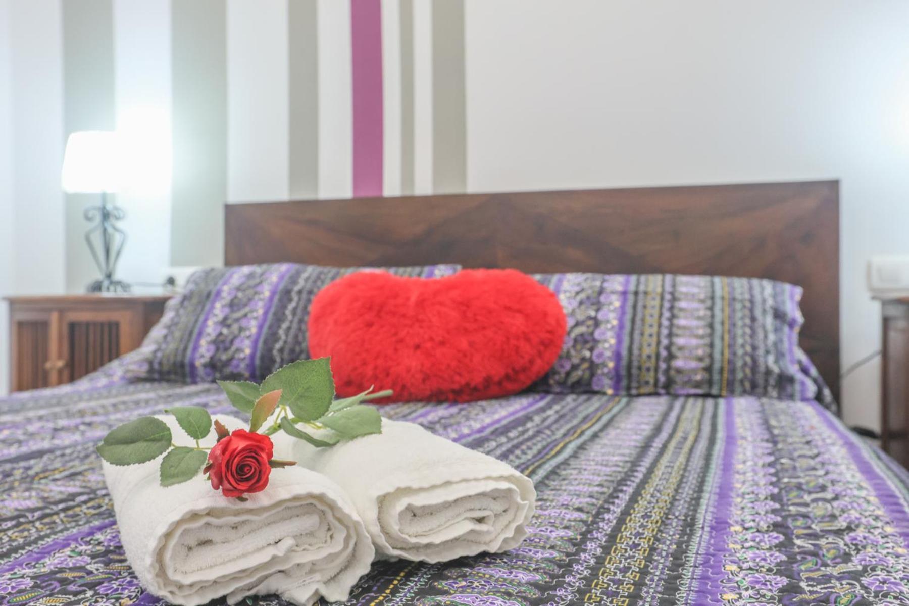 Galindo Center Premium Suites, Free Parking 塞维利亚 外观 照片