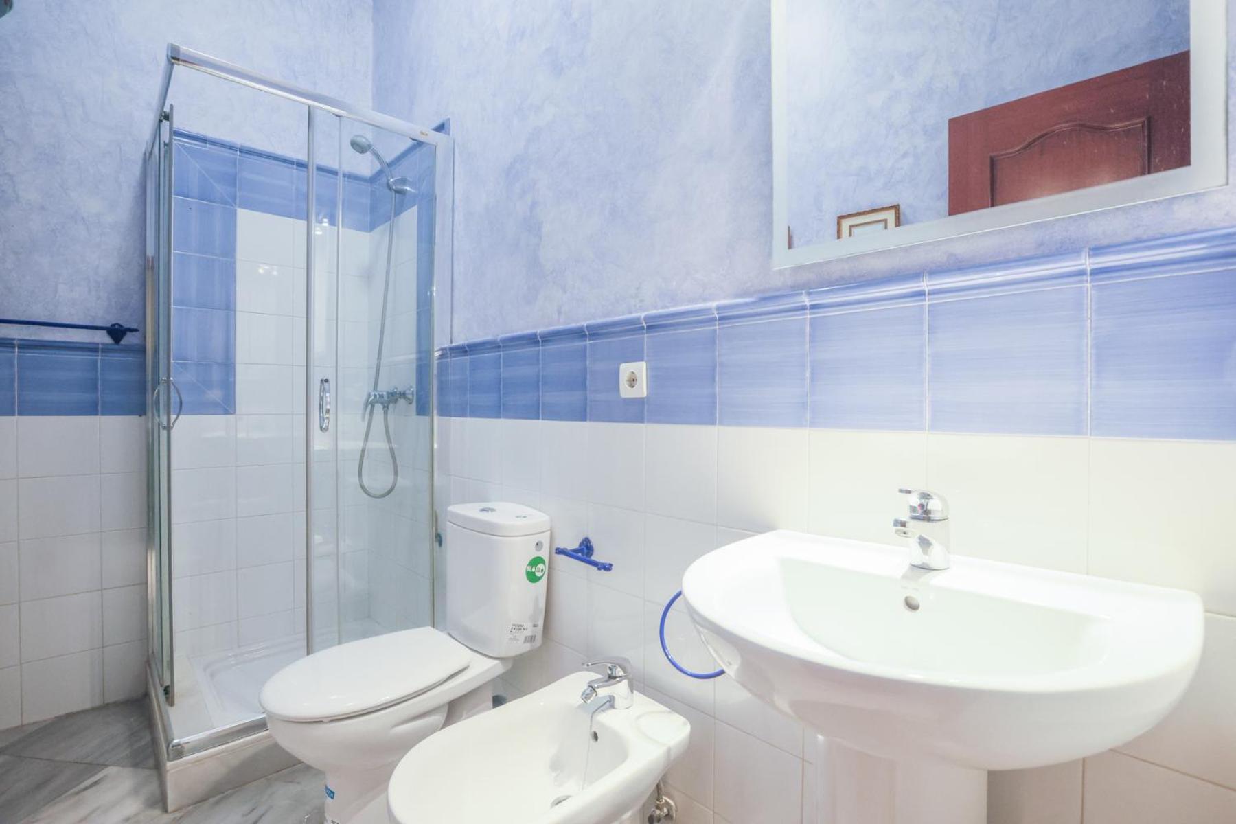 Galindo Center Premium Suites, Free Parking 塞维利亚 外观 照片